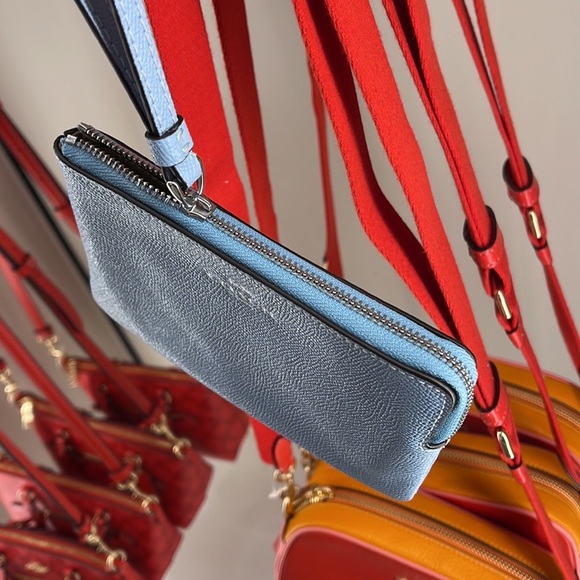 Coach Corner Zip Wristlet
Silver/POWDER BLUE - Picture 8 of 16